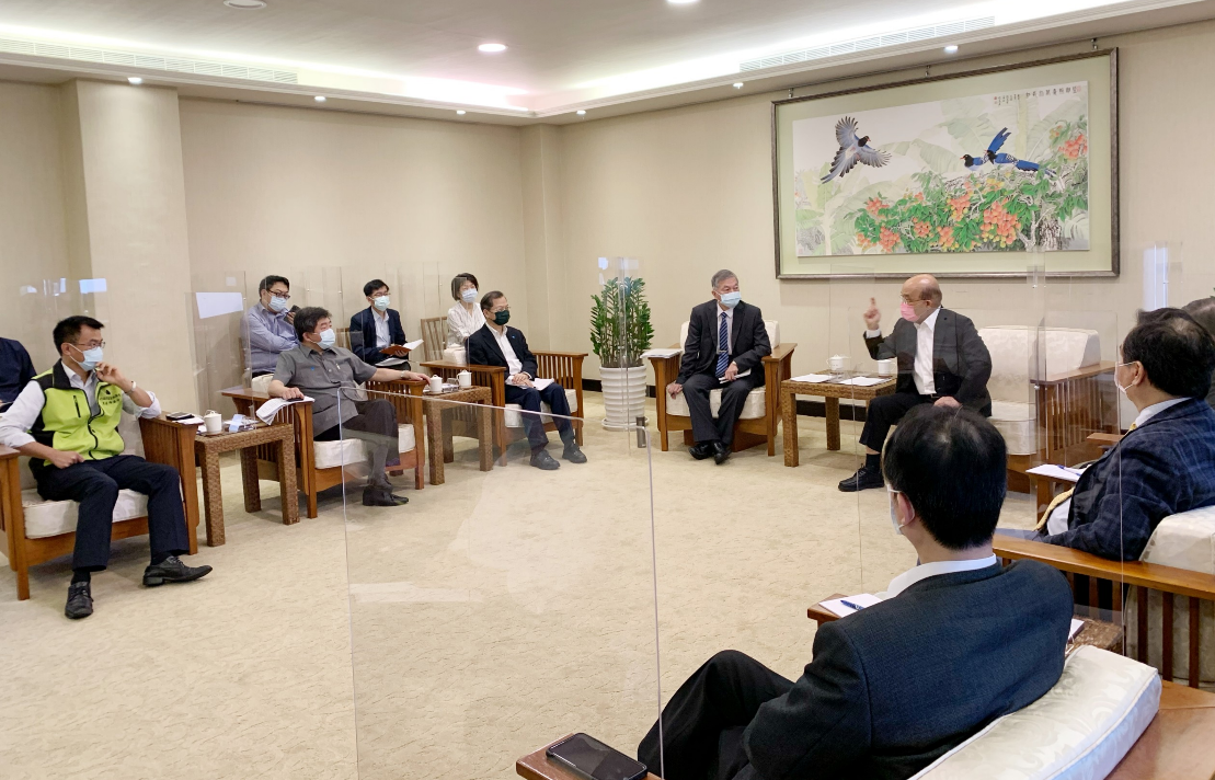 ▲環南市場爆發新一波群聚，行政院長蘇貞昌召開防疫會議因應。（圖／行政院提供）