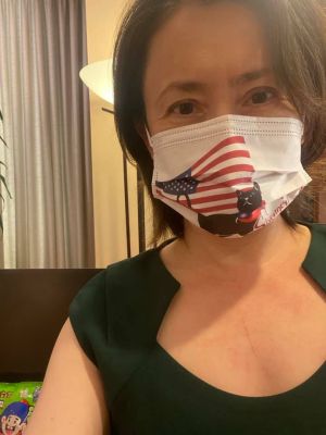 ▲駐美大使蕭美琴也戴上「戰貓口罩」，表達對美國的感謝。（圖／翻攝蕭美琴臉書）