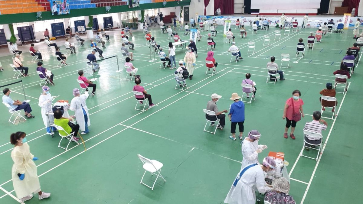 ▲今（19）日中央流行疫情指揮中心宣布，自今日起，接種高端疫苗有出國需求者，可補接種最多3劑疫苗。（圖／高雄市政府提供）