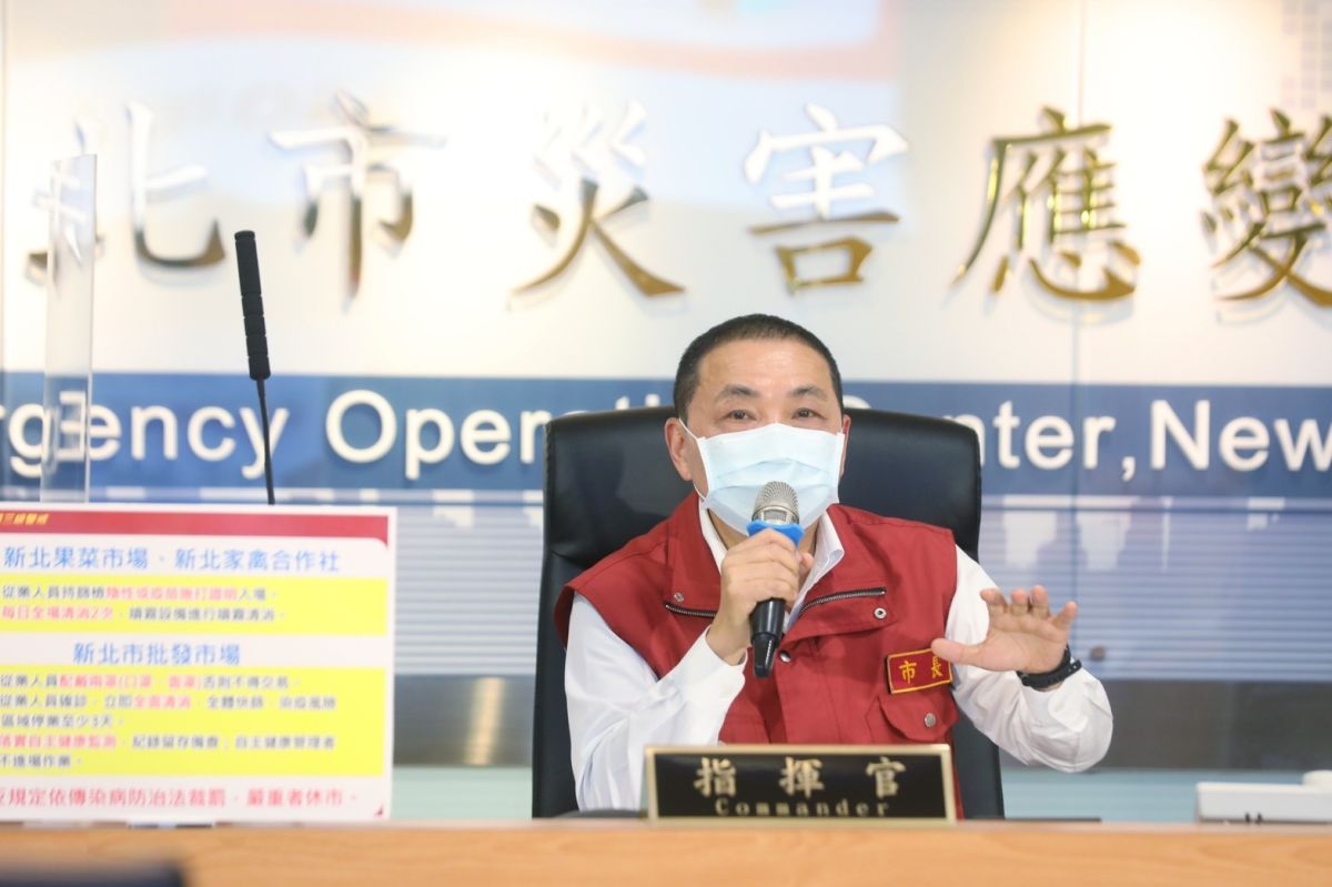 ▲新北市長侯友宜今（2）日強調，沒有他們（環南市場攤商）就沒有民生的物資鏈，政府有責任照顧這些果農、賣豬、賣魚、賣肉的兄弟姊妹。（圖／新北市政府提供）