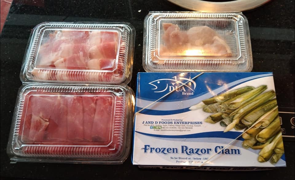 ▲網友在家訂購火鍋防疫餐，分享「神奇食材」引發討論。（圖／翻攝自《廚藝公社》臉書）