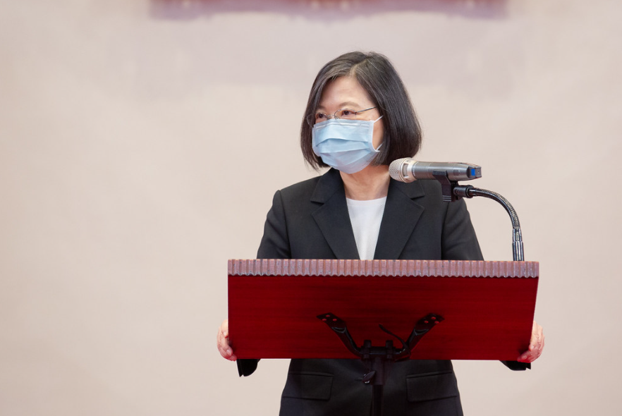 ▲只要疫情控制得宜，總統蔡英文所領導的執政團隊將能重拾民眾信任，並可望守住四大公投，不讓公投案過關。（圖／總統府提供）