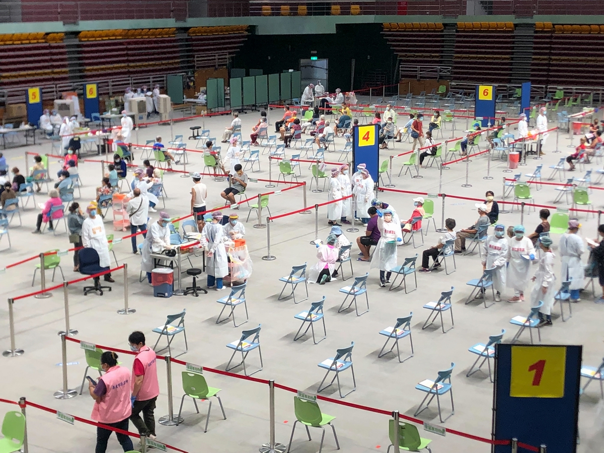 ▲中央流行疫情指揮中心撥配2萬1700萬劑莫德納疫苗後，屏東縣將再撥配3萬1500劑莫德納疫苗，縣府已規劃7月6日起依年齡層施打。（圖／屏東縣政府提供, 2021.07.04）