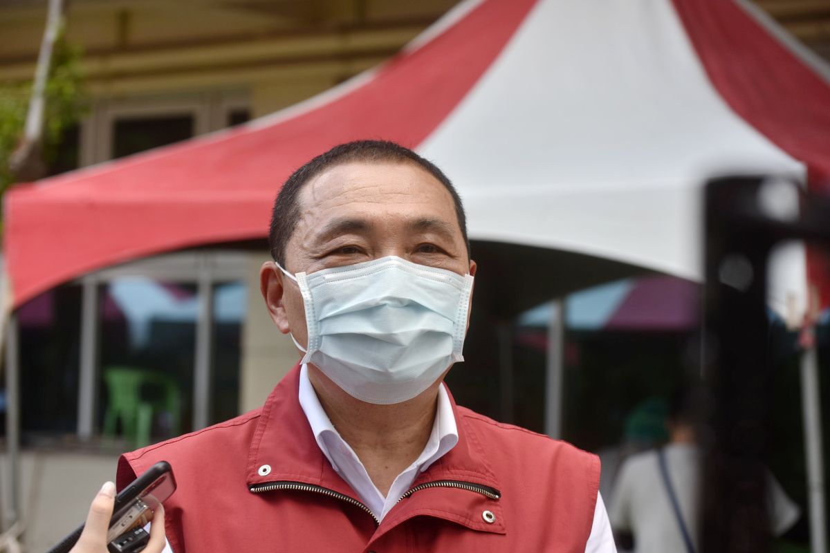 ▲新北市長侯友宜今（5）日回應，唐鳳的預約系統還沒明確答案，目前仍以新北的預約系統為主。（圖／新北市政府提供）