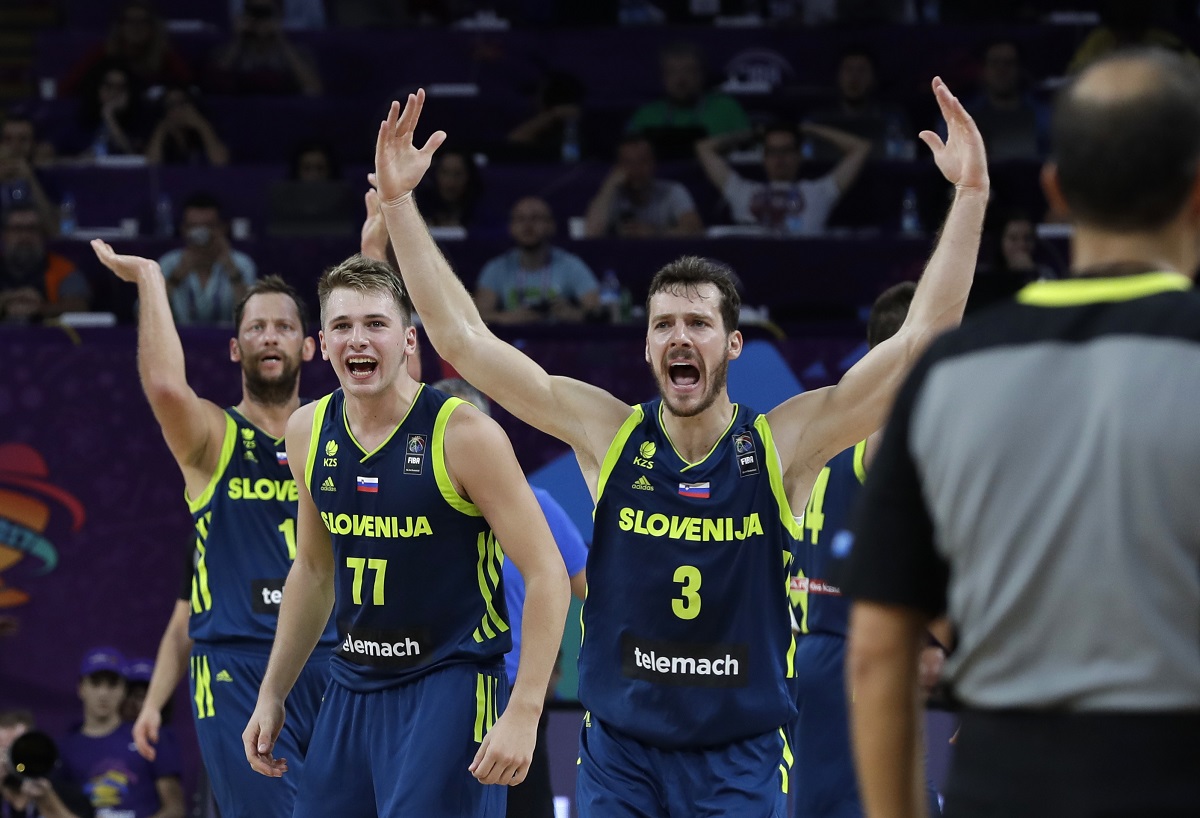 ▲東契奇（Luka Doncic）和卓吉奇（Goran Dragic）在斯洛維尼亞國家隊。（圖／美聯社／達志影像）