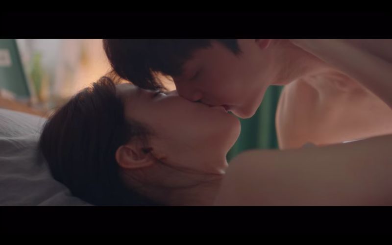 ▲韓韶禧(下)跟宋江劇中發生關係。(圖/Netflix)