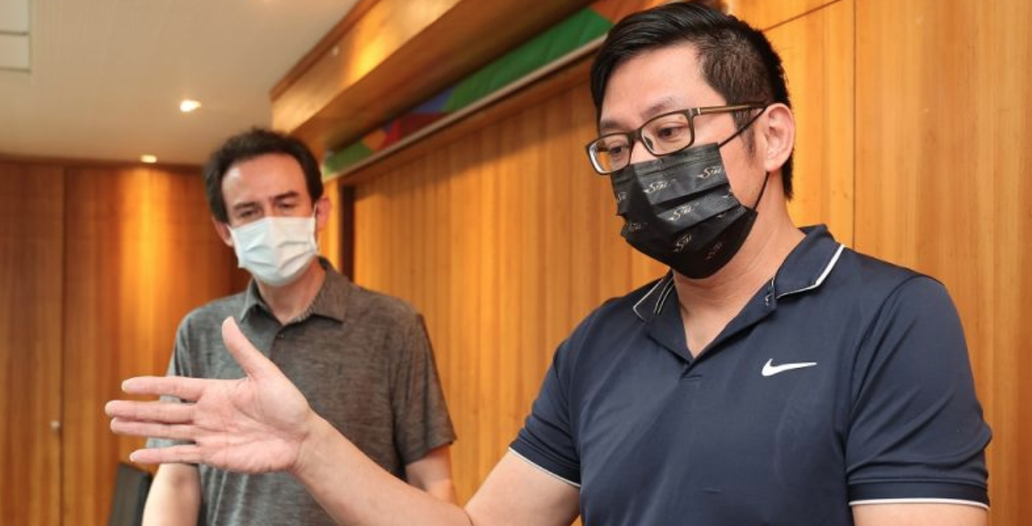 ▲籃協副秘書長李雲翔(右)昨日親上火線澄清，U16亞洲男籃錦標賽資格問題。雖坦承確實沒有派員參加東亞籃技術會議，但與這次無法參賽無關。（圖／籃協提供）