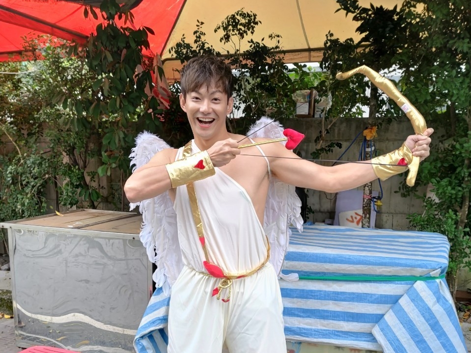 ▲威廉回味初吻仍覺得開心。（圖／TVBS）