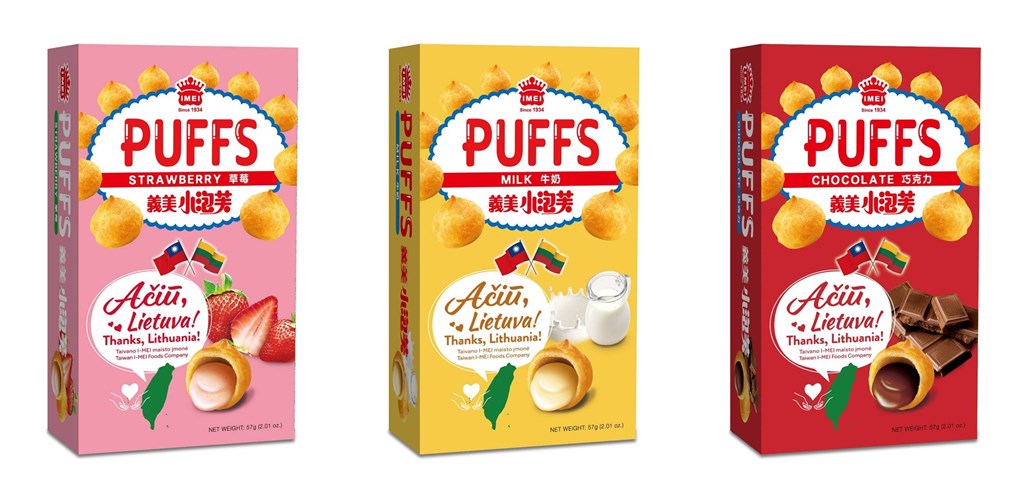 ▲義美回送立陶宛專屬小泡芙包裝盒，上面有兩國國旗外，還有台灣地圖，並以立陶宛文及英文加註「謝謝立陶宛 台灣義美食品公司」的感謝文。（圖/義美提供）
