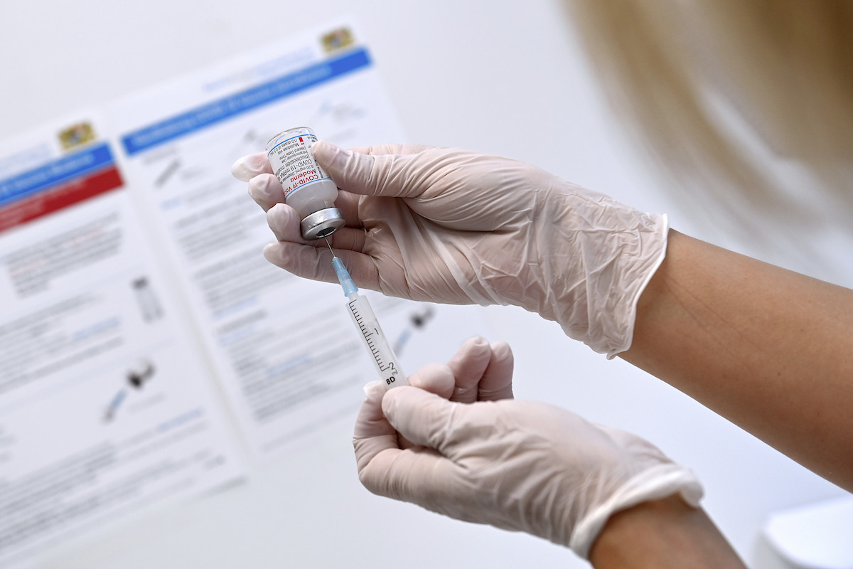 Omicron勢猛　BNT、AZ及莫德納加緊研究疫苗效力