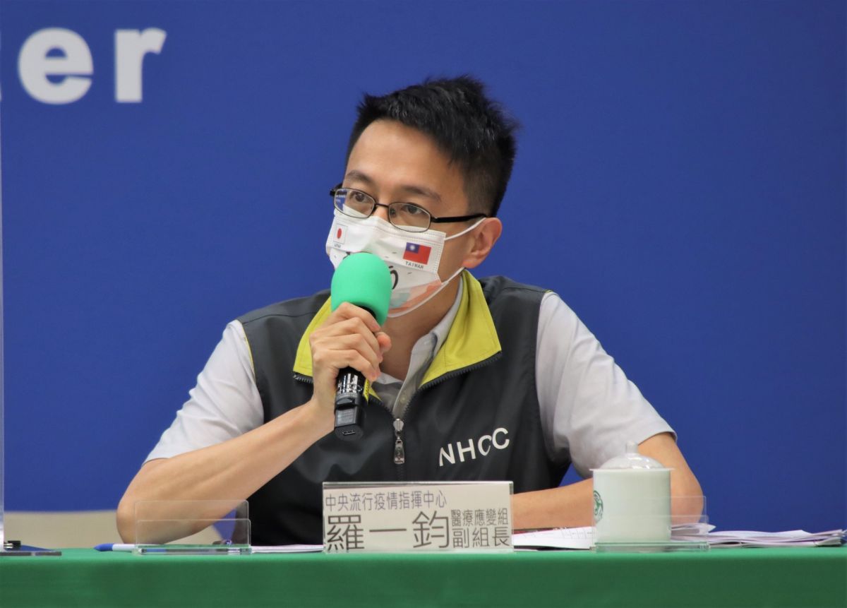 ▲每週五指揮中心將公布國內確診個案的基因定序結果，圖為醫療應變組副組長羅一鈞。（圖／指揮中心提供）