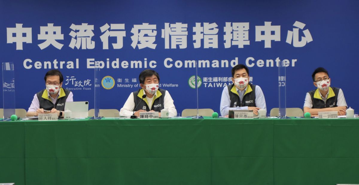 ▲中央流行疫情指揮中心召開記者會，指揮官陳時中說明預約打疫苗遇颱風處理原則。（圖／指揮中心提供）