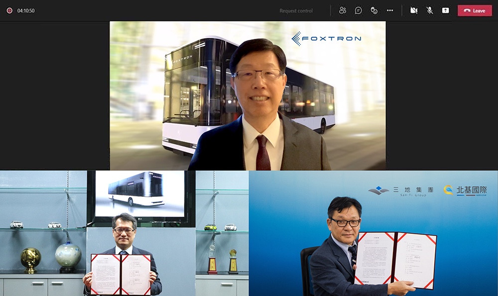 ▲鴻華先進科技今（6）日宣布與三地集團簽署電動巴士合作MOU，圖上方為鴻華先進科技董事長劉揚偉、左下為總經理李秉彥；右下為三地集團鍾嘉村董事長。（圖／鴻華先進科技提供）