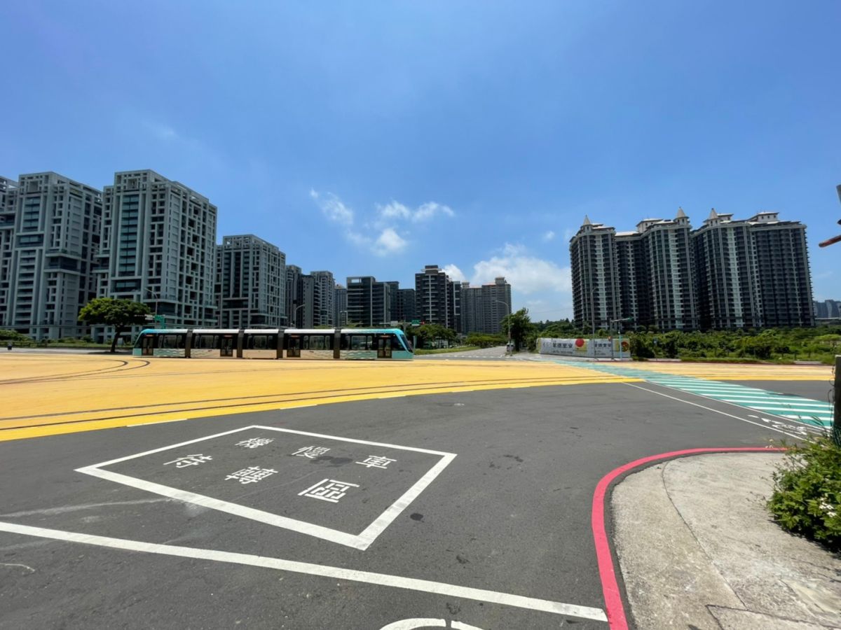 ▲淡水區的沙崙路一段有大型社區，且近輕軌、淡江大橋等重大建設。（圖／NOWnews資料照片）