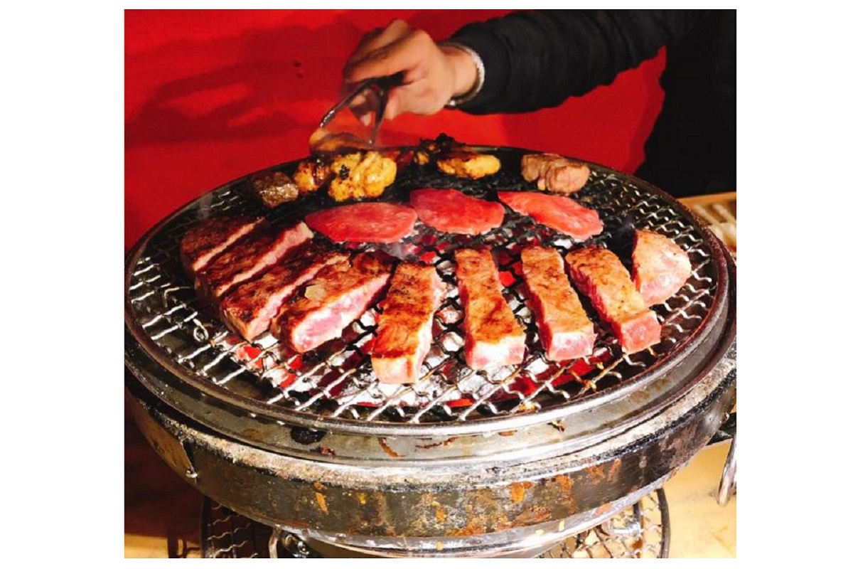 ▲有網友好奇在PTT詢問大家「吃燒肉該配『啤酒』還是『可樂』？」結果許多老饕紛紛曝光心目中的「最爽搭配」，大讚「解油又喝不膩」。（圖／NOWnews資料照)