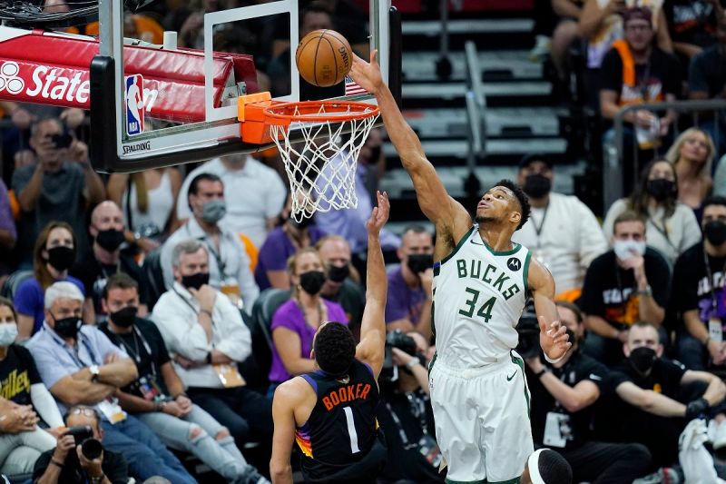 ▲Giannis Antetokounmpo封蓋對手。(圖/美聯社/達志影像)