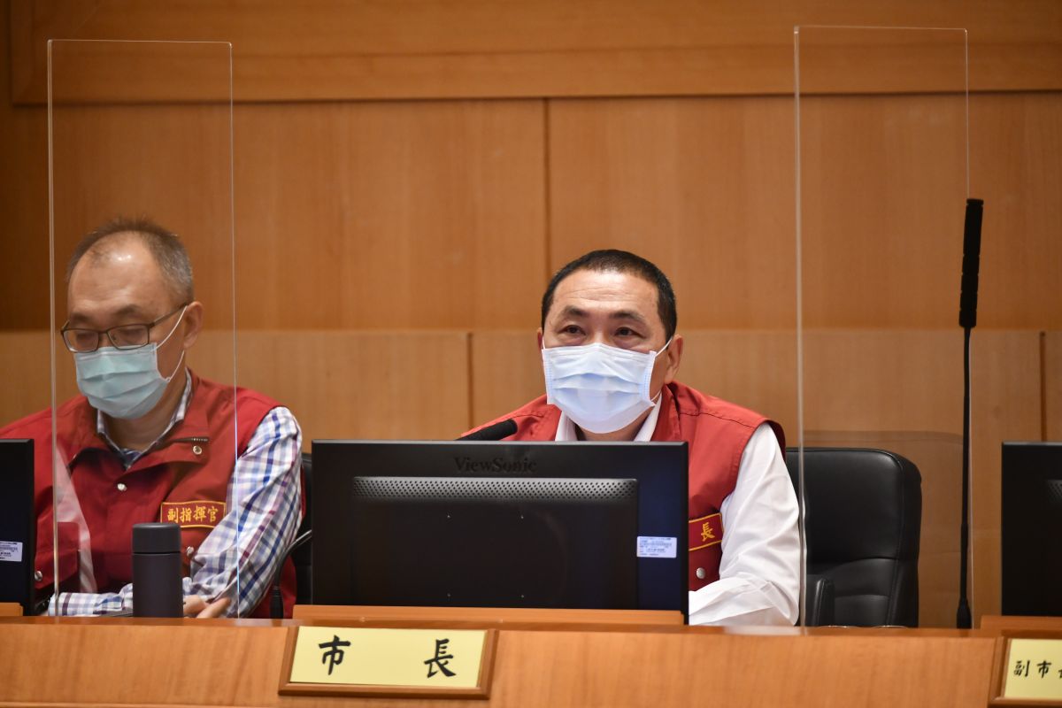 ▲新北市長侯友宜表示，三重湯城園區有1個的個案「陰轉陽」，為求慎重，今日再次全面消毒，並進行第2次快篩及PCR篩檢。（圖／新北市政府提供）