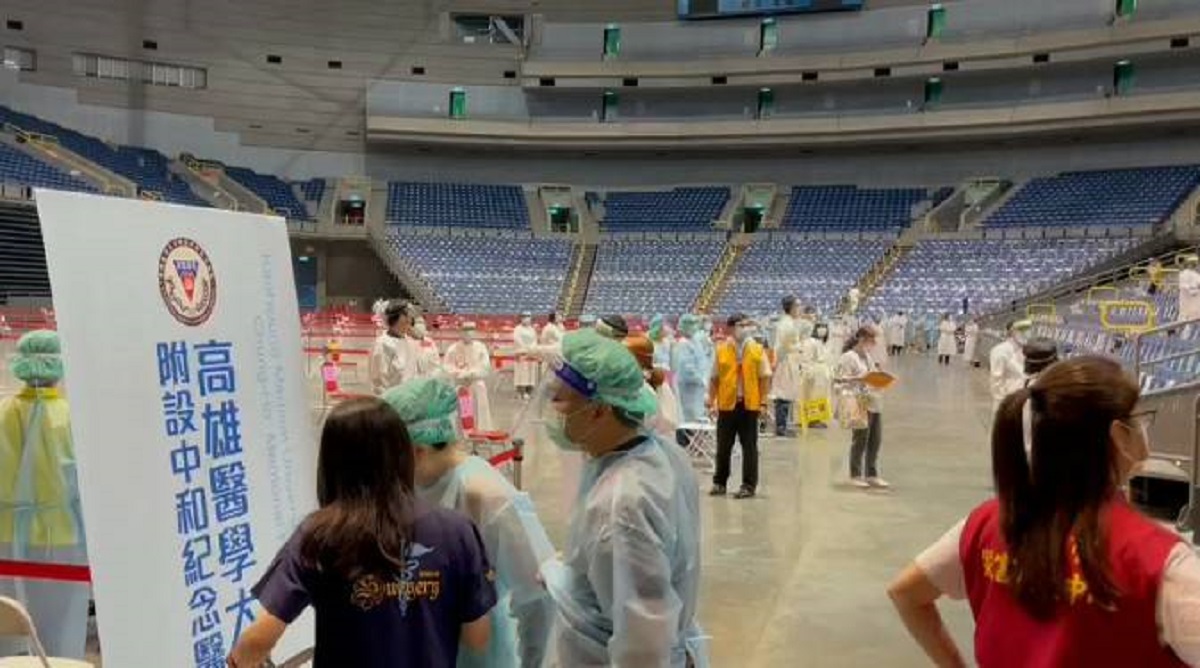 ▲高市副市長史哲今天在臉書貼文包括田馥甄等30位歌手今天在高雄巨蛋為醫護、幼教師齊聲應援抗疫，相約解封後高雄見。（圖／截自史哲臉書）