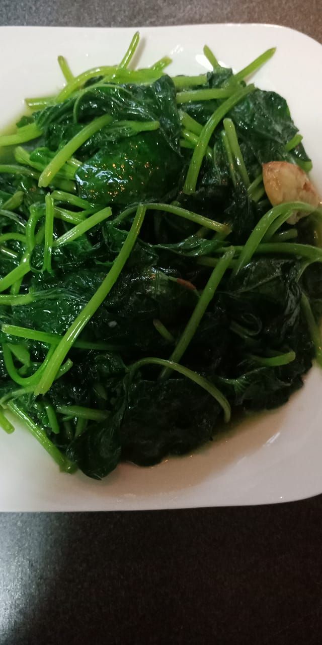 ▲網友分享自己炒出來的地瓜葉,翠綠多汁,看起來就非常好吃。(圖/家常菜)