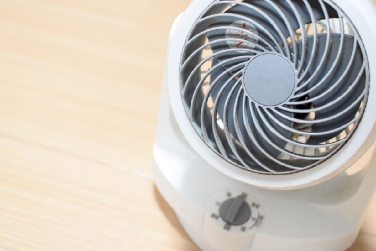 ▲其實開啟暖氣時，最好也將「循環扇」打開，專家與台電皆認證有助保暖。（示意圖／翻攝photoAC）