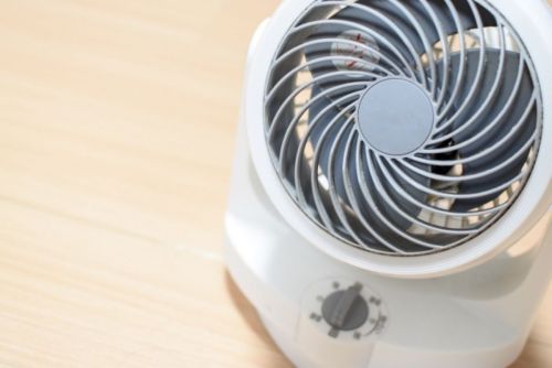 ▲一名人妻實測使用循環扇後，就認證表示「太有效了！」但原因一曝光，立馬引來許多鄉民笑翻留言。（示意圖／翻攝photoAC）