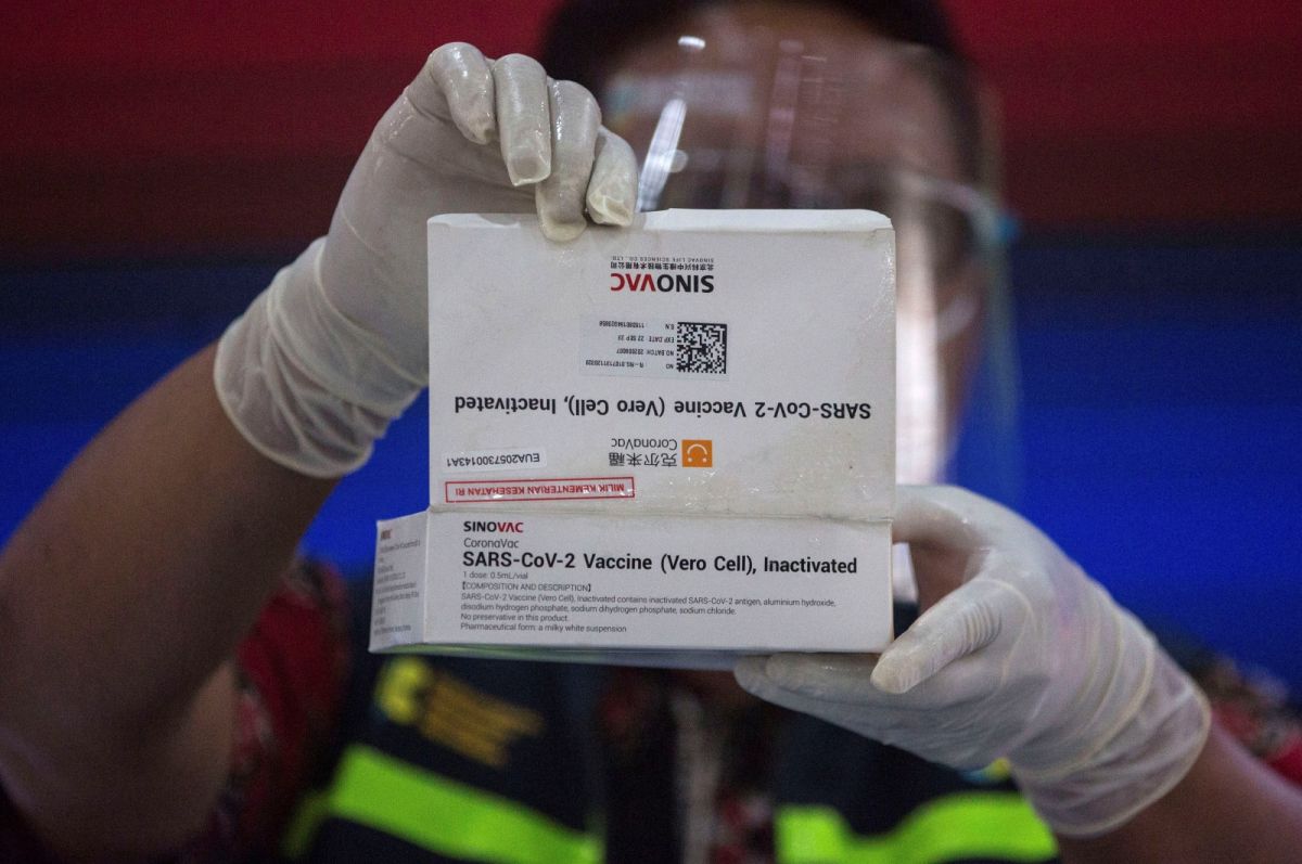 ▲印尼為民眾施打科興疫苗抗疫。（圖／美聯社／達志影像）