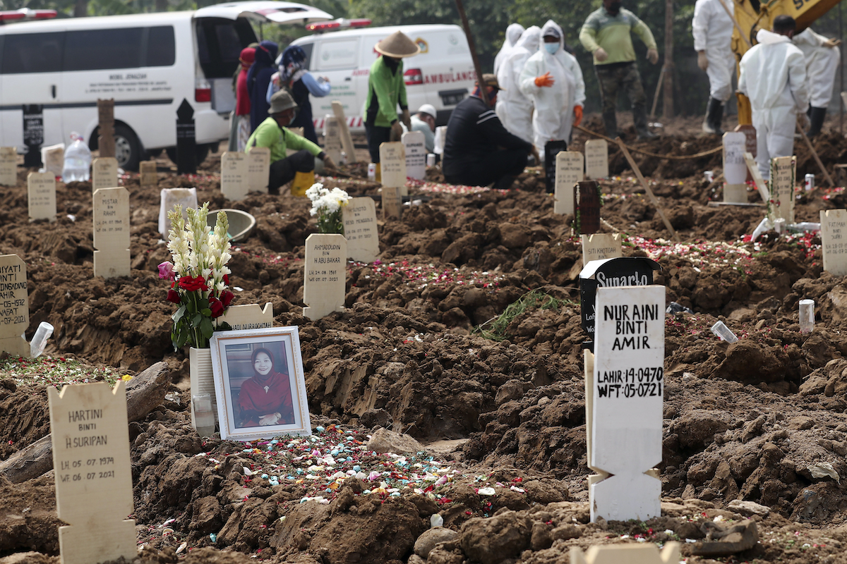 ▲印尼疫情嚴峻，澳洲政府昨天表示將捐贈疫苗、製氧機、抗原快篩試劑等，協助抗疫。（圖／美聯社／達志影像）