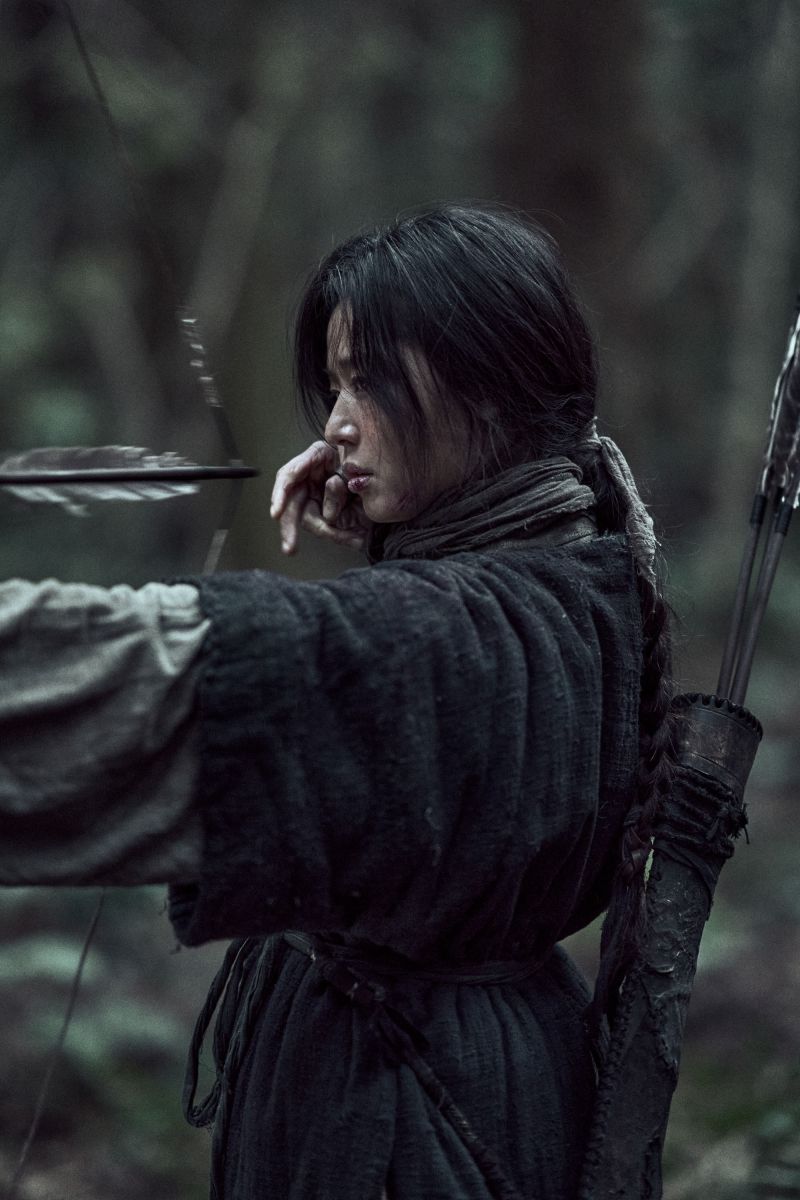 ▲▼全智賢在《屍戰朝鮮:雅信傳》的身世大公開。(圖/Netflix)