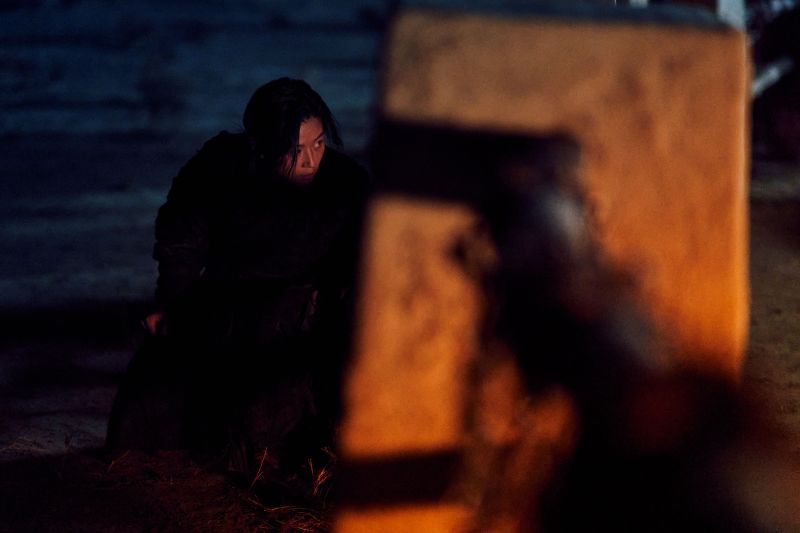 ▲▼全智賢在《屍戰朝鮮:雅信傳》的身世大公開。(圖/Netflix)