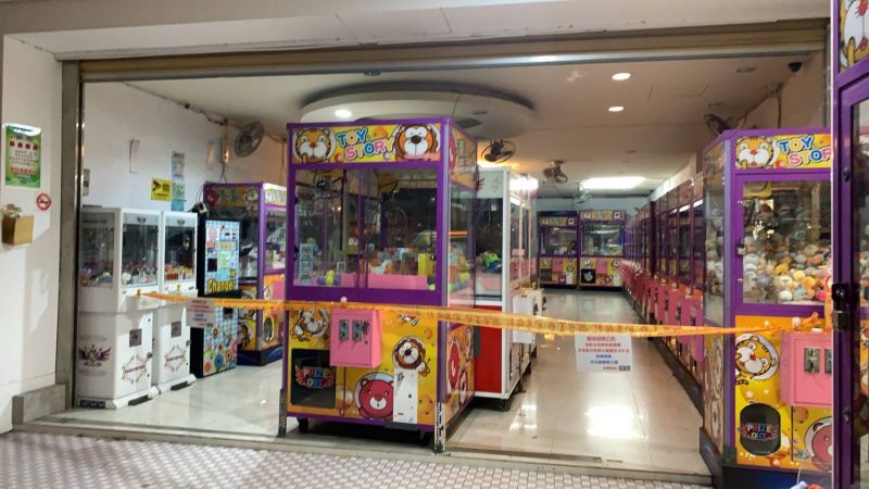 ▲台北市長柯文哲16日宣布，北市的娃娃機店有條件復業，除了營業時間有限制外，每小時也都要有人巡邏清消。（資料照／記者柳榮俊攝）