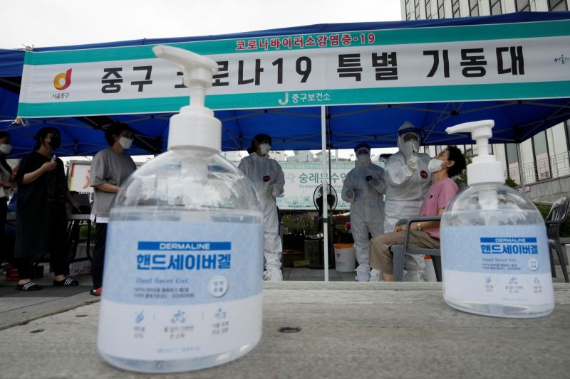 再增逾1300例確診　韓國首都圈升至最高第4級警戒

