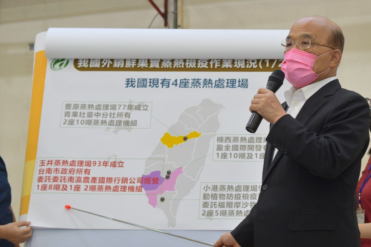 ▲行政院長蘇貞昌今（9）日上午到台南視察芒果外銷檢疫作業及玉井農產冷鏈物流中心推動情形。（圖／行政院提供）