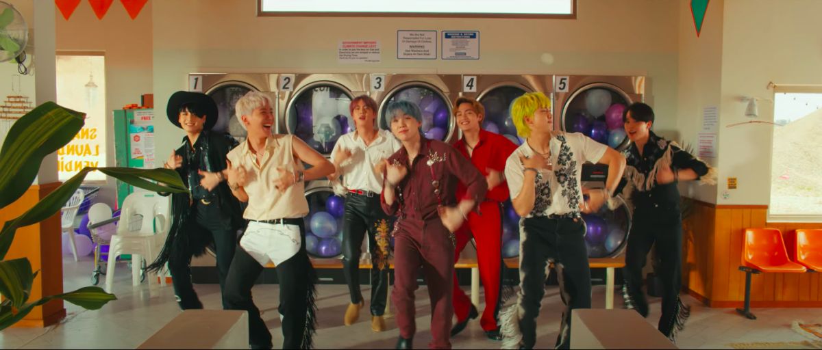 ▲BTS新歌融入手語，鼓勵大家保持快樂，喊話困難會過去、希望會出現。（圖／HYBE LABELS YouTube）