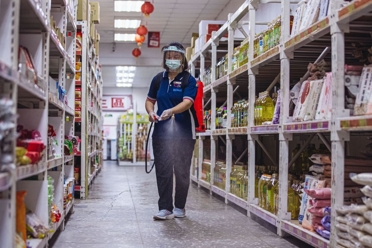 ▲感謝國軍防疫辛勞，立委湯蕙禎捐贈福利處防疫噴霧機。（圖／軍聞社提供）