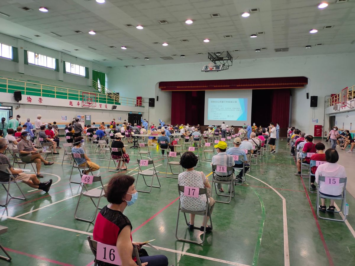 ▲台中7月7日至9日疫苗快打站及醫療院所共9萬7077人完成施打(圖／柳榮俊攝2021.7.9)