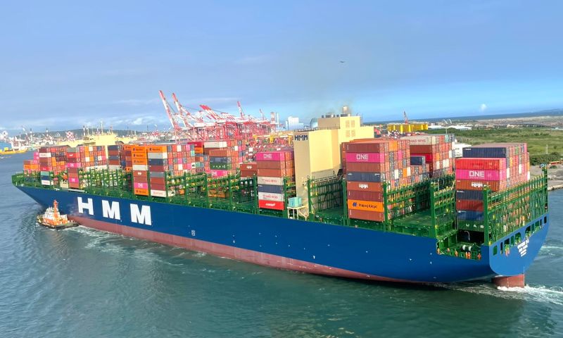 新造全貨櫃船　賴比瑞亞籍韓遠哈努爾號輪首航高雄
