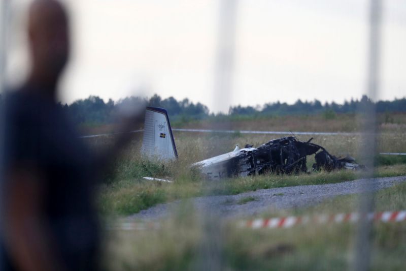 ▲瑞典警方表示，一架DHC-2T飛機今天在南部奧勒布羅（Orebro）郊外墜毀，機上9人全數喪生，包括8名高空跳傘乘客和一名飛行員。（圖／美聯社／達志影像）