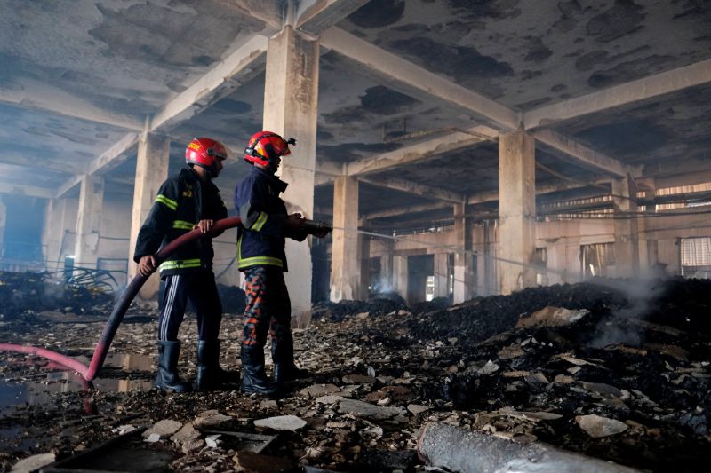 孟加拉食品廠大火至少52死　眾多工人跳樓逃生