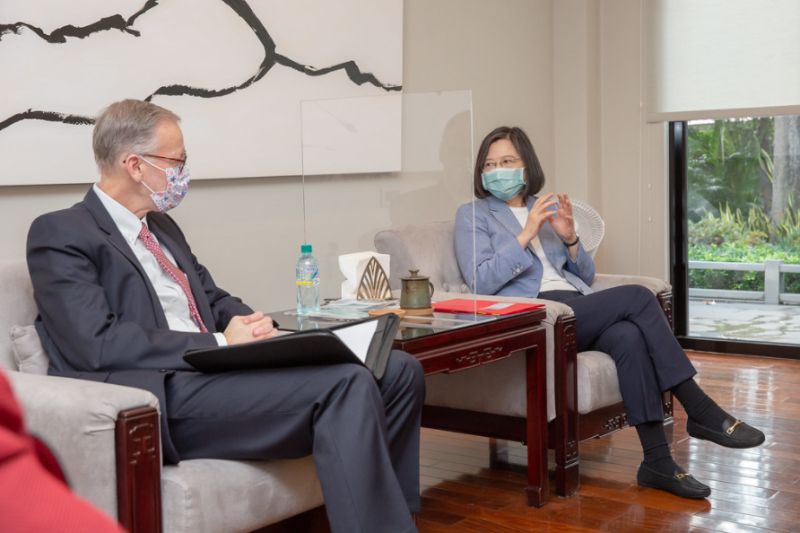 ▲總統蔡英文接見將離任的AIT處長酈英傑,感謝其任內對台美關係之努力與貢獻。(圖/總統府提供)