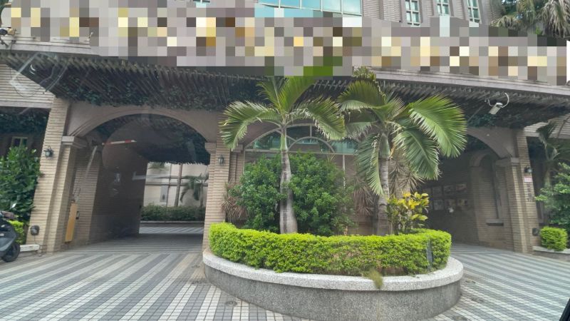 ▲新北市2男子到中壢摩鐵尋歡作樂找傳播妹助興,卻疑似嫌傳播妹太醜不付錢,結果遭10多人砍殺差點丟了性命。(圖/中壢分局提供)
