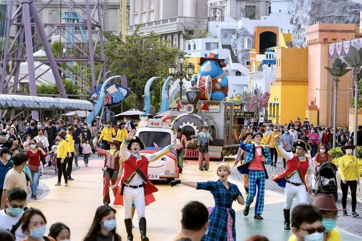 ▲義大遊樂世界對應微解封，採取全面採取零接觸購票、單一進出口及全園區人流總量管制等措施。（圖／義大遊樂世界提供）