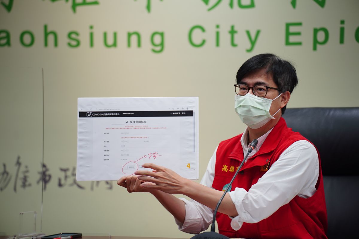 ▲高雄市長陳其邁呼籲市民朋友，今天下午五點前，凡符合資格者一定要登記打疫苗。（高市府提供）