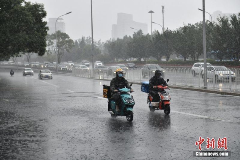 ▲北京遇到30年來最強暴雨侵襲。（圖／翻攝自《中新網》）