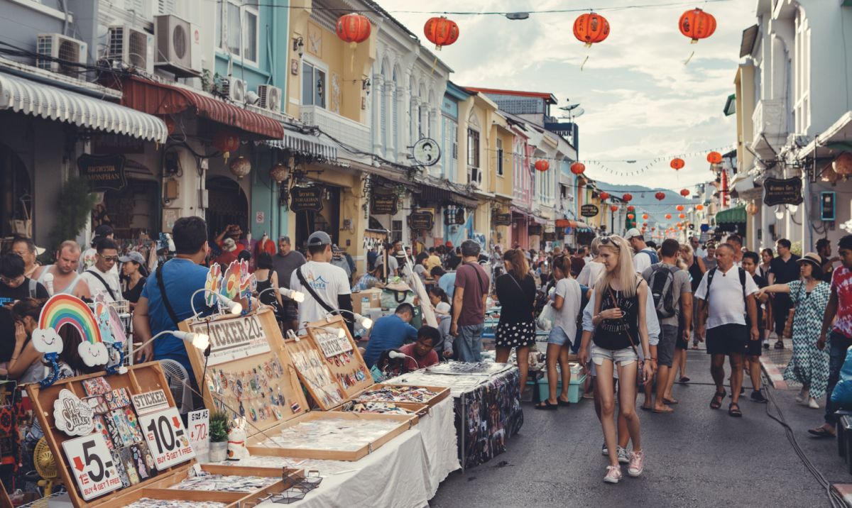 ▲泰國政府宣布，來自全球任何國家的旅客只要完成疫苗接種，都可以開始預訂前往度假天堂普吉島的行程。示意圖。（圖／shutterstock）