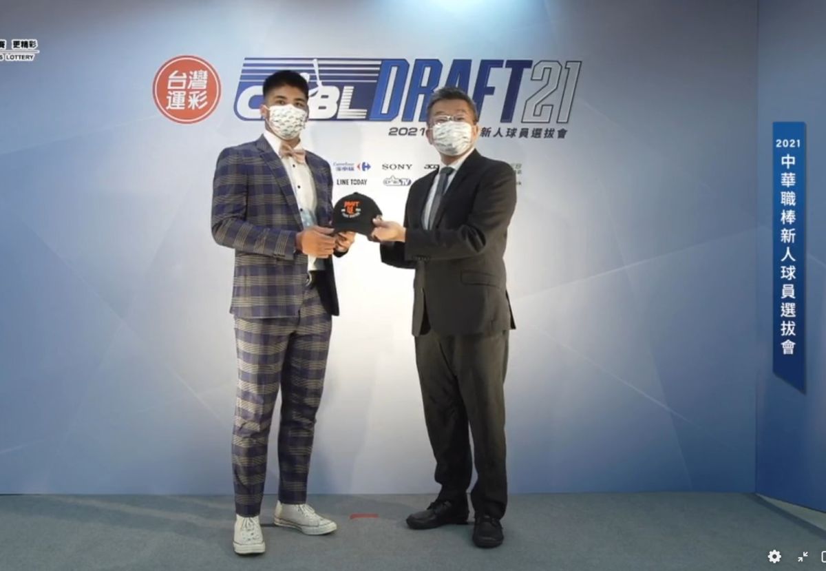 ▲中華職棒新人選秀會，統一獅次輪第2順位帶走應屆高中生最強捕手張翔。（圖／取自中職臉書官網直播）