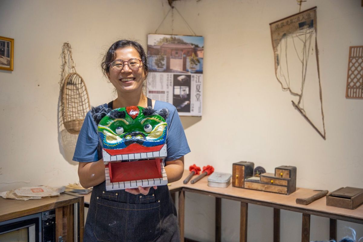 ▲觀音區伯公下在地文化發展協會，方口獅彩繪活動，吸引民眾認識客家文化。（圖／桃園市青年局提供）