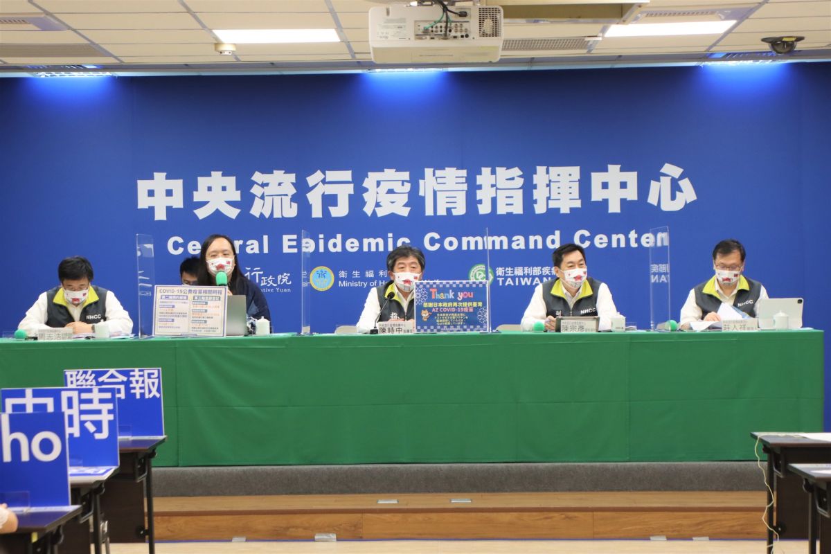 ▲新冠疫情持續發燒，儘管中央流行疫情指揮中心每日不停歇開記者會、帶著民眾防疫，但本土疫情爆發，仍遭到民眾連連抱怨。(圖／指揮中心提供)