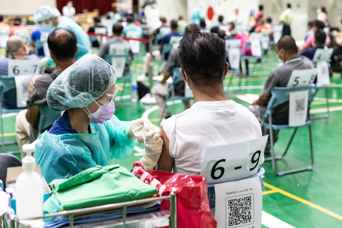 ▲指揮官陳時中回應，的確若民眾在國外接種的資訊難掌握，並不是每個國家都有做詳細記錄，未來會朝雙邊認定的方式規劃。（示意圖／NOWnews資料照）