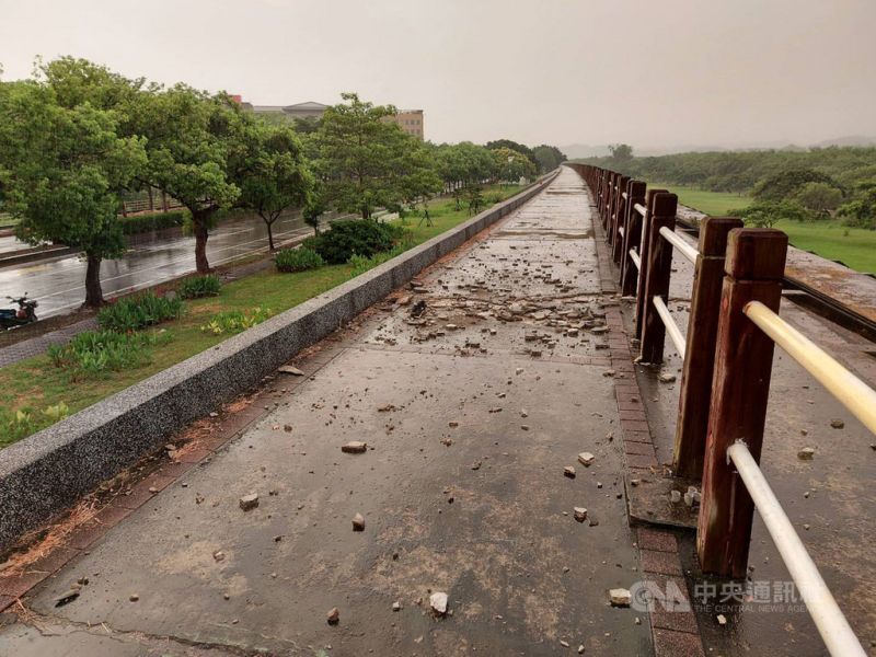 苗栗傍晚下陣雨　河堤慢跑男子疑遭雷擊命危
