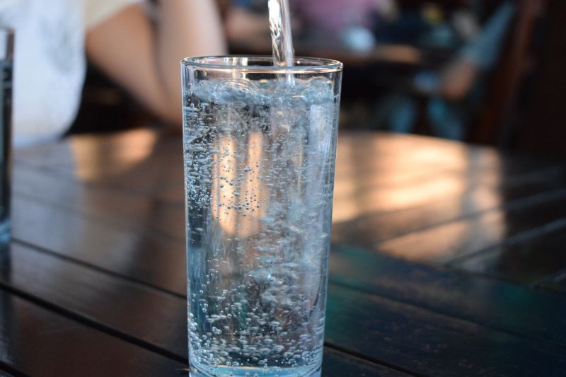 ▲有網友在PTT求助大家「怎麼讓自己愛上喝水？」問題引來鄉民分享「3個有效妙方」，有網友更直呼「幾乎都會喝完」。（圖／取自pixabay）
